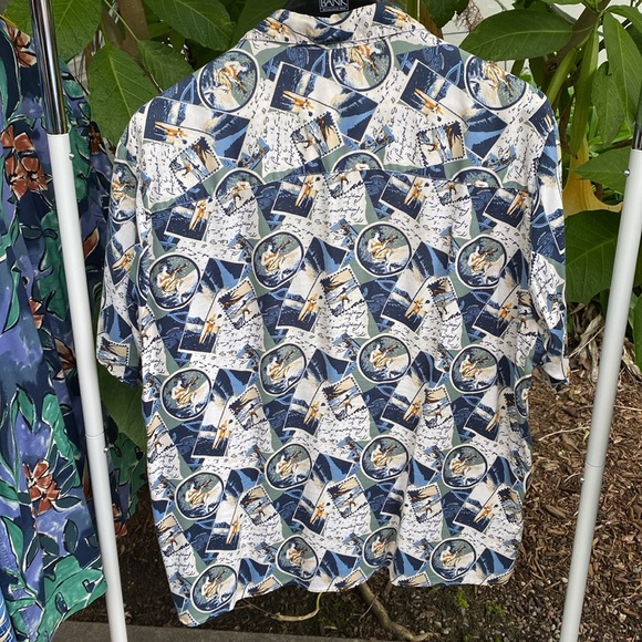 Vintage Men’s Hawaiian Shirt - Picture 2 of 6